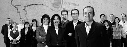 Integrantes del equipo de la candidatura, en primer plano candidato Santi Merino