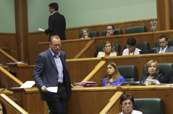 Juanjo Agirrezabala en el Pleno del Parlamento